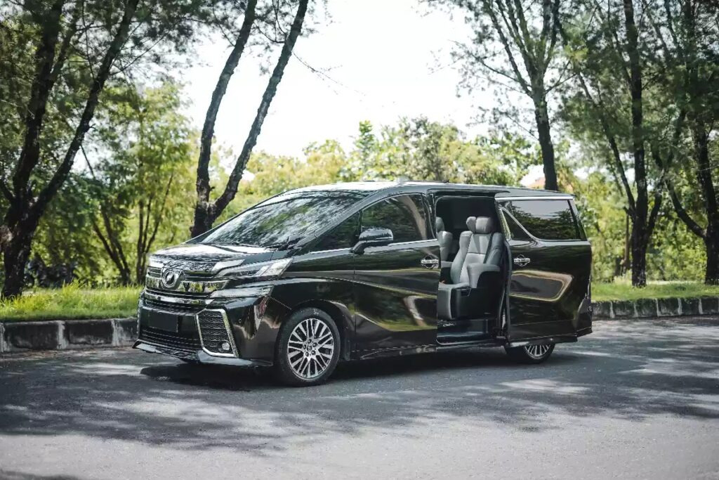 Sewa Mobil Alphard Bali