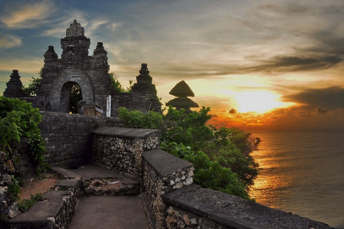 Terbaik! Paket Bali Murah Under 2 Juta, Wisata Uluwatu 3 Hari 2 Malam Tak Terlupakan